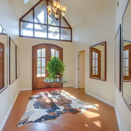 Spacious Southaven Home On 8 Acres With Private Pool